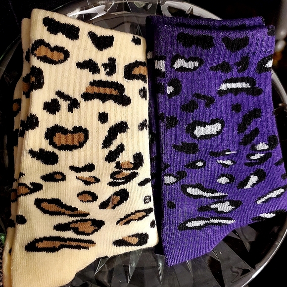 2 pack pair of leopard print medium thickness socks, purple & beige. - Picture 6 of 9